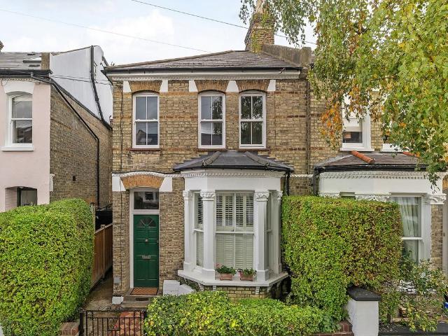 Flat for sale in London Borough of Wandsworth, Greater London