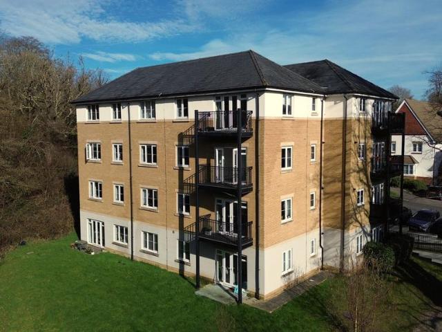 Flat for sale in Perryfields, West Sussex