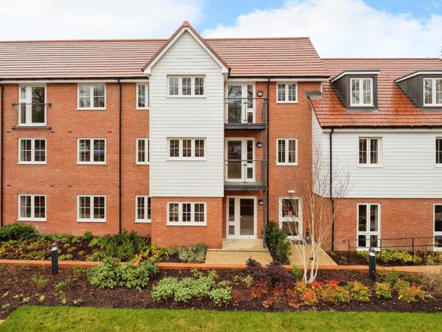Flat for sale in Sandown Park, Kent