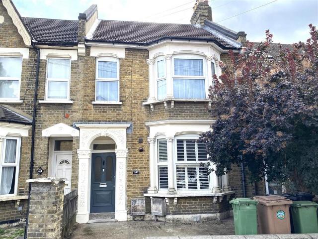 Flat for sale in Leyton, Greater London