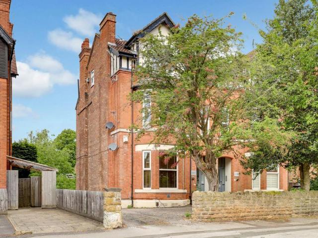 Flat for sale in Abbey Park, Barton In Fabis