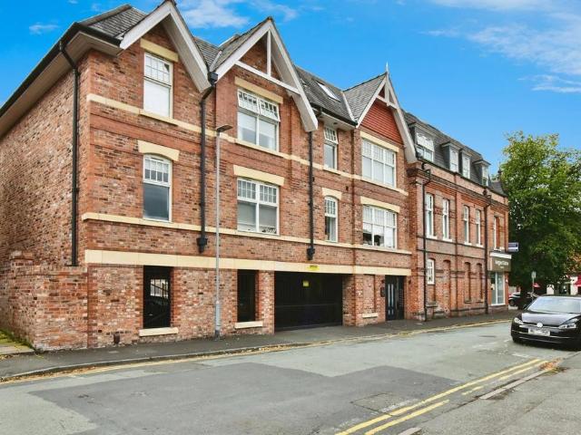 Flat for sale in Alderley Edge