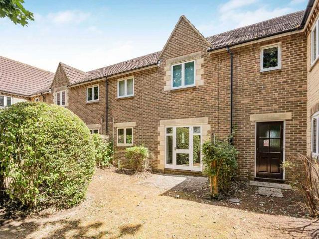 Flat for sale in Berrick Salome, Oxfordshire