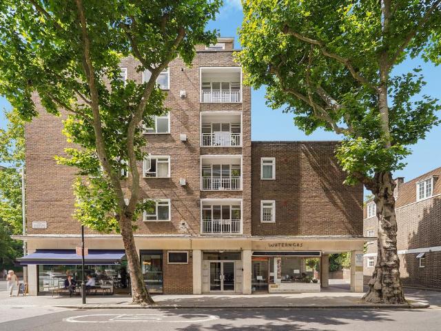 Flat for sale in Kensington, Greater London