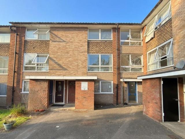 Flat for sale in London Borough of Croydon, Selhurst
