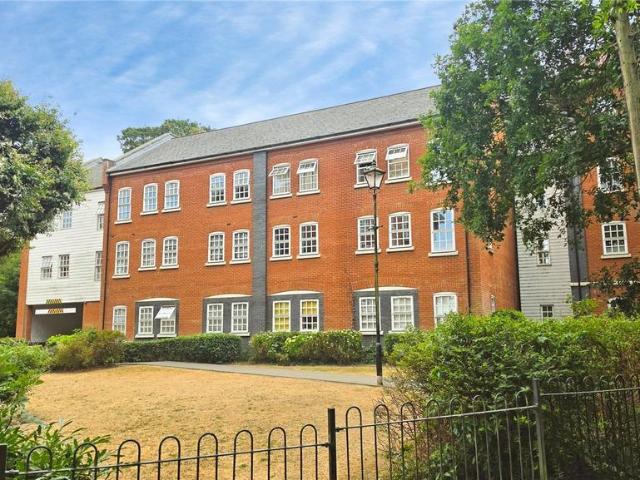 Flat for sale in Old Heath, Fordham Heath
