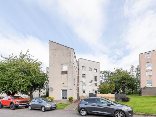 Flat for sale in Menzieshill, Scotland