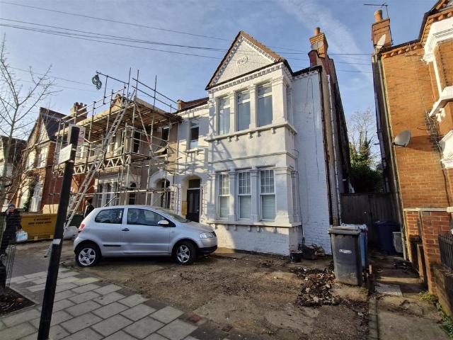 Flat for sale in Wealdstone, Greater London