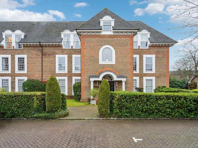 Flat for sale in Beaconsfield, Penn Bottom