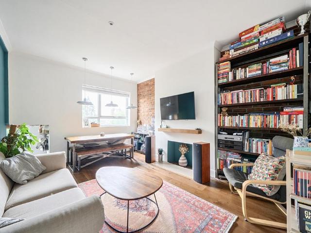 Flat for sale in West Hampstead, Greater London