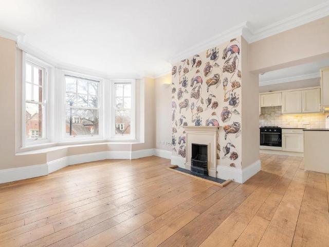 Flat for sale in London Borough of Lambeth, Greater London