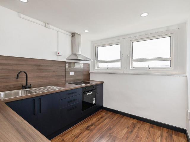 Flat for sale in Kingsdown, Feckenham