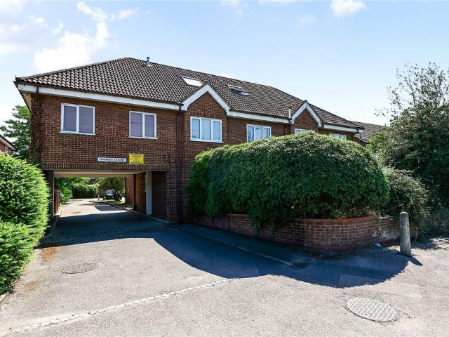 Flat for sale in Chattern Hill, Lower Halliford
