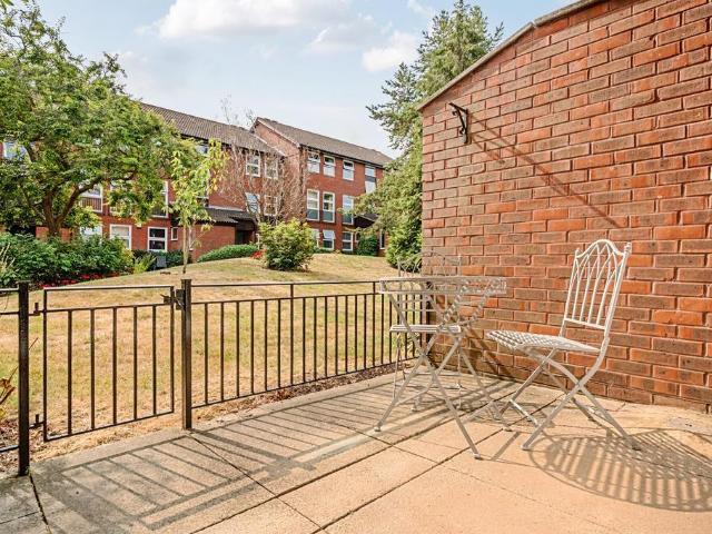 Flat for sale in Clewer Village, Windsor