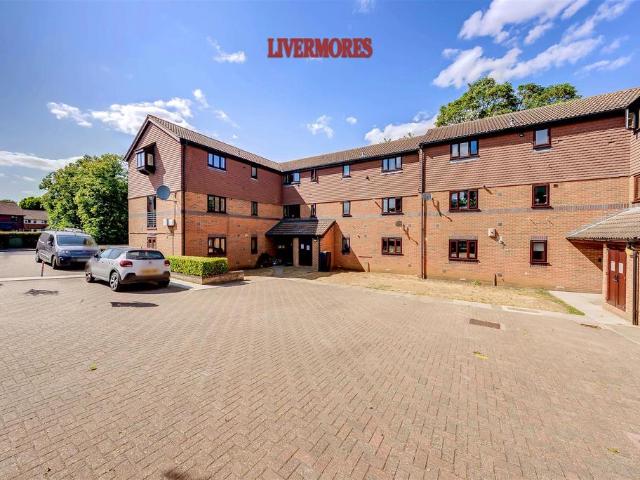 Flat for sale in London Borough of Bexley, Greater London
