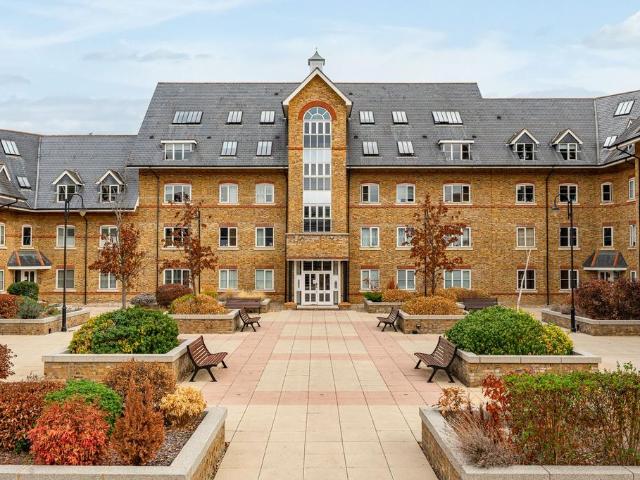 Flat for sale in Kings Hill, East Hertfordshire