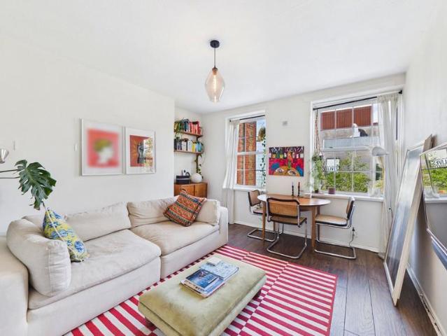 Flat for sale in Peckham, Greater London
