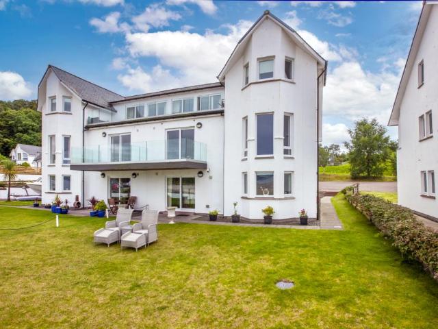 Flat for sale in Oban, Scotland