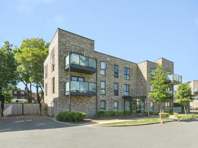 Flat for sale in Southborough, Sandown Park