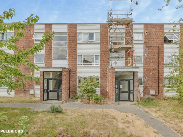 Flat for sale in London Borough of Croydon, Greater London