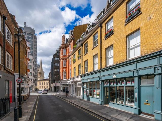 Flat for sale in East Marylebone, Mayfair