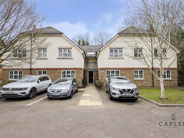 Flat for sale in Chigwell, Epping