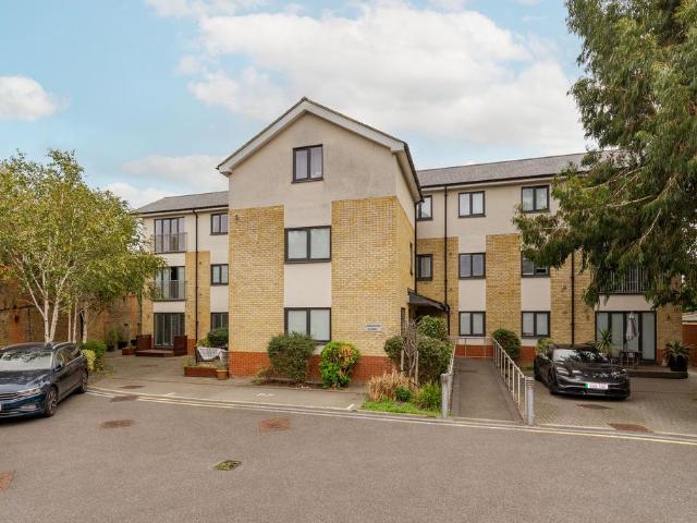Flat for sale in Strand-on-the-Green, Greater London
