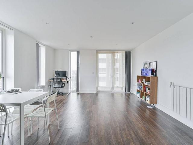 Flat for sale in Glyndon, Greater London