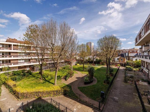 Flat for sale in Fulham, Isle Of Man