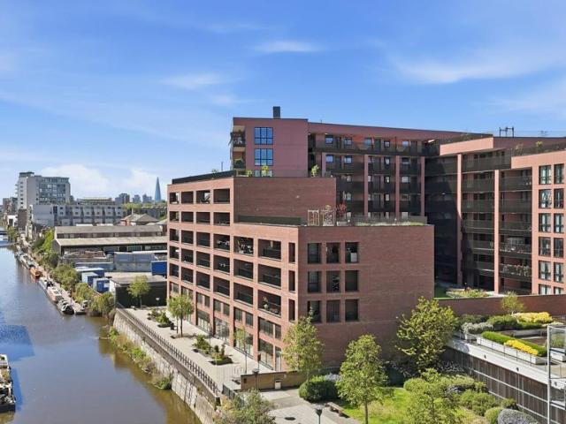 Flat for sale in Bromley-by-Bow, Poplar Grove