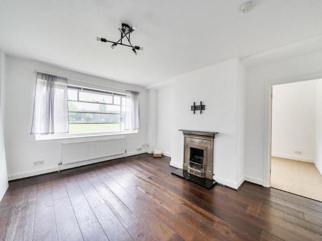 Flat for sale in Crouch End, Greater London