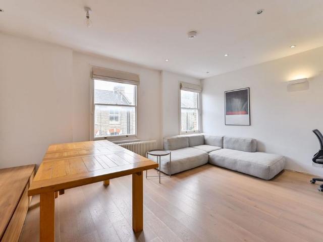 Flat for sale in Vauxhall, Greater London