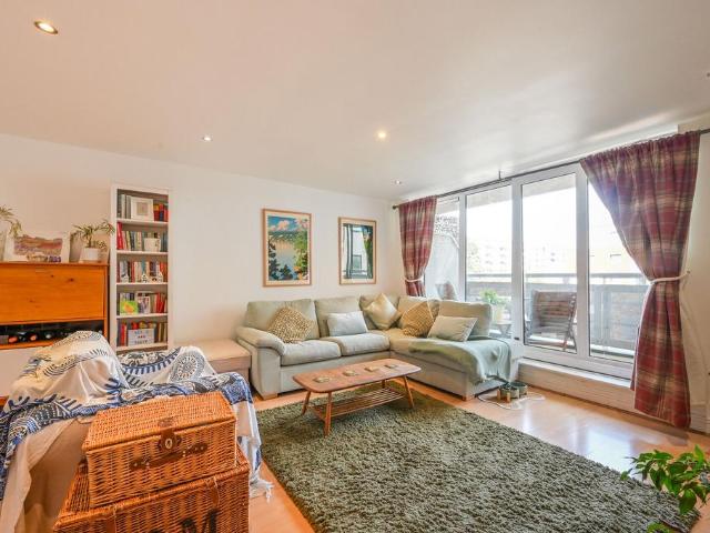 Flat for sale in Silvertown, Greater London
