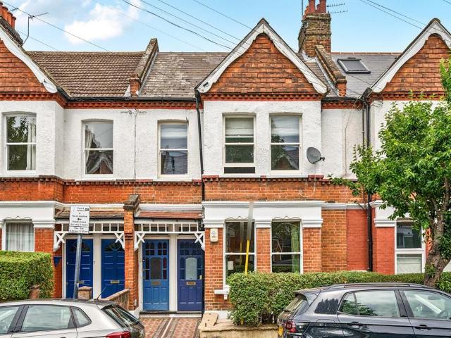 Flat for sale in London Borough of Wandsworth, Greater London