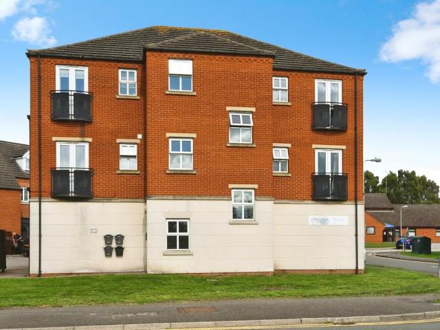 Flat for sale in Ermine West, Brayford