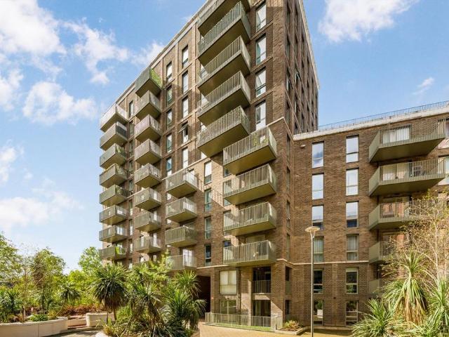 Flat for sale in Greenhill, Greater London