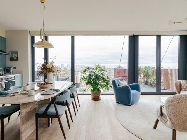 Flat for sale in London Borough of Hounslow, Greater London