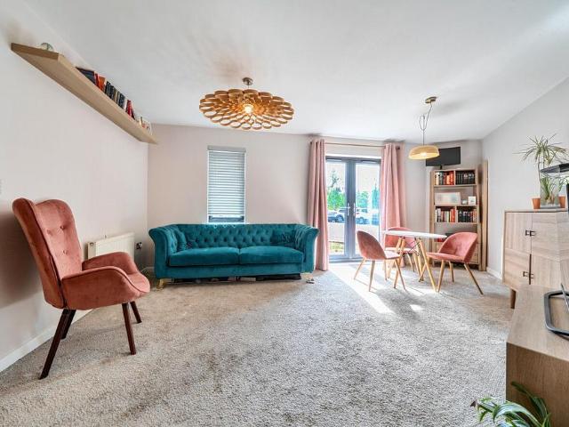 Flat for sale in Navestock Side, Essex