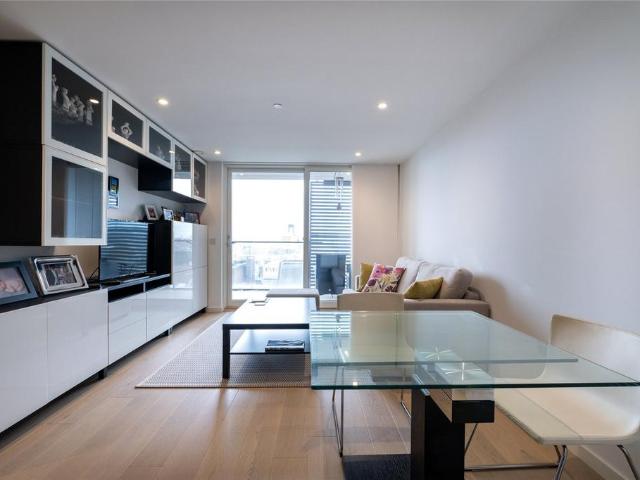 Flat for sale in Putney, Greater London