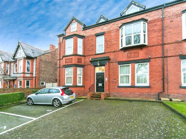 Flat for sale in Claughton, Wirral