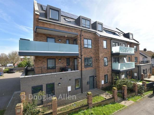 Flat for sale in Harold Hill, Greater London