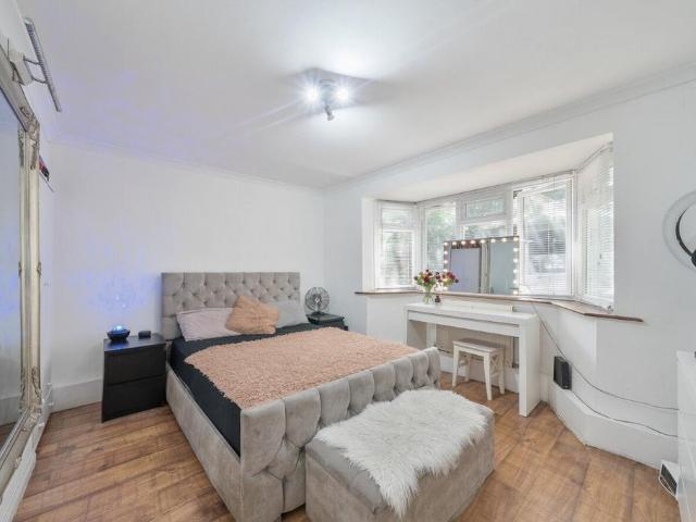 Flat for sale in Crystal Palace, Greater London