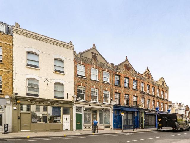 Flat for sale in Fulham, Greater London