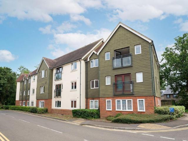 Flat for sale in Horsham, West Sussex