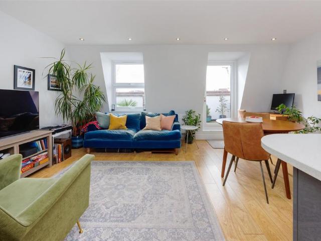 Flat for sale in Gospel Oak, Greater London