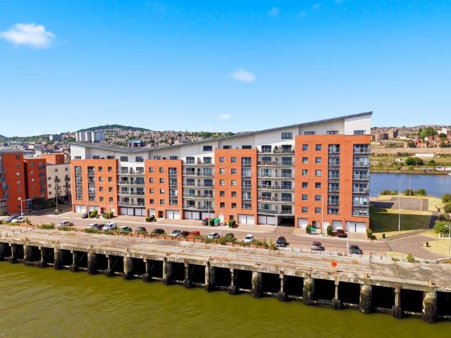 Flat for sale in City Quay, Scotland