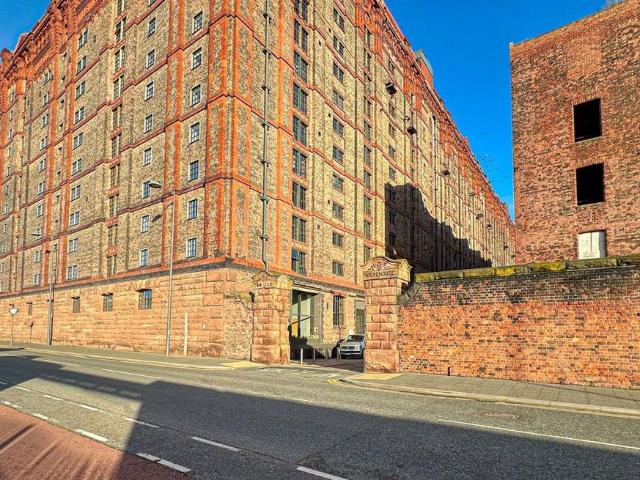 Flat for sale in Calderstones
