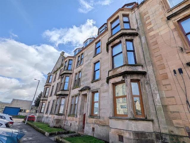 Flat for sale in Greenock, Scotland