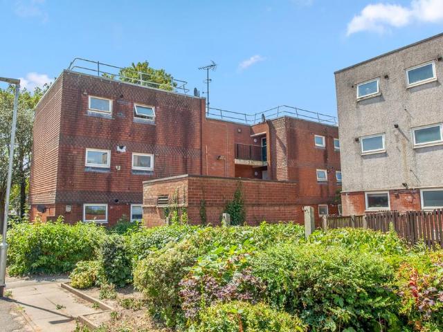 Flat for sale in Potters Corner, East Midlands