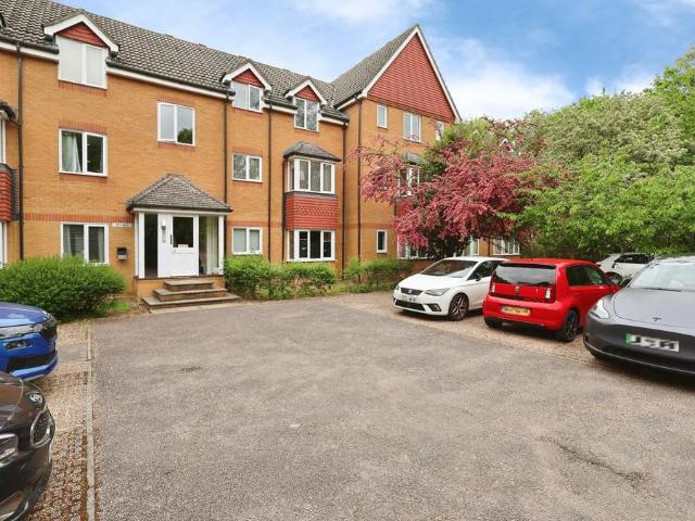 Flat for sale in King's Walden, Hertfordshire